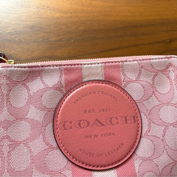 Coach Dempsey Corner Zip Wristlet In Signature Jacquard With Leather Strap - Picture 3 of 5